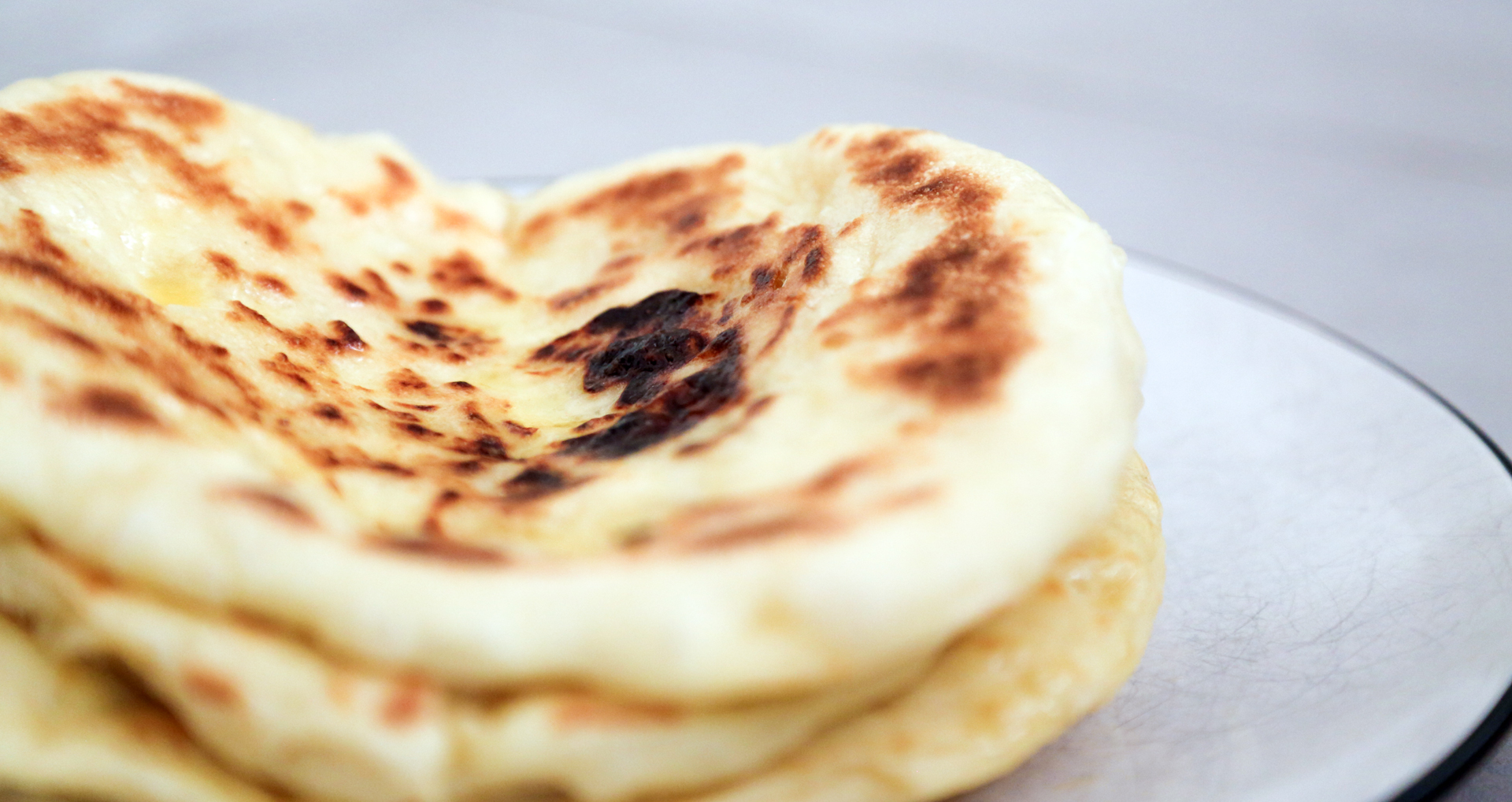 cheese naan, pain au fromage